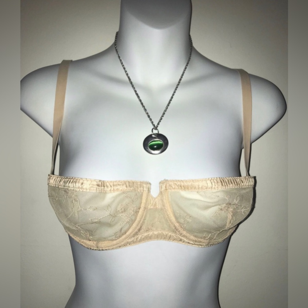 Vtg Gilly Hicks Lace balconette beige nude Bra size 32c coquette y2k 90s